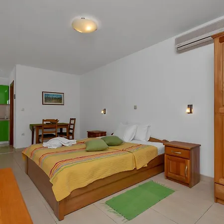 Apartments Villa Juric - Studio Apartment With Balcony Crveni Studio