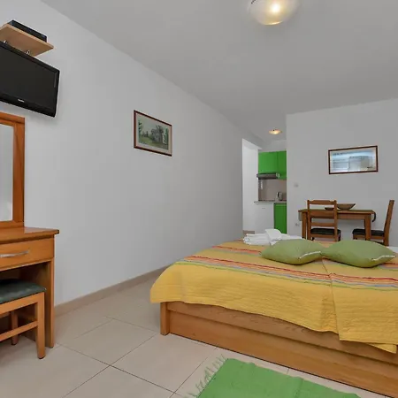 Juric With Balcony Apartman Baška Voda