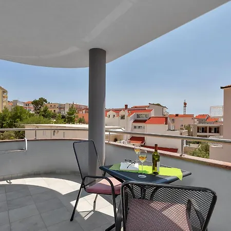 Juric With Balcony Apartman